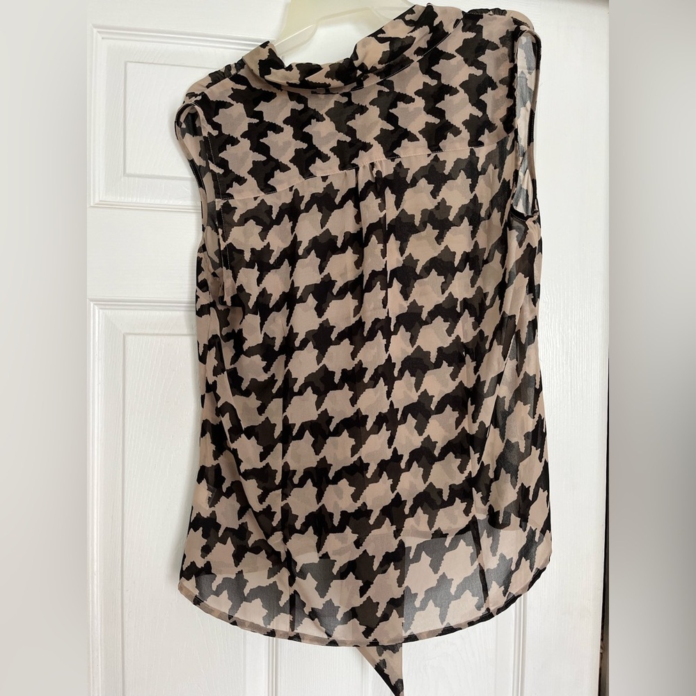 Stylish Black and Cream Women's Top Tahari Sleevless Blouse Size Large - Picture 12 of 13